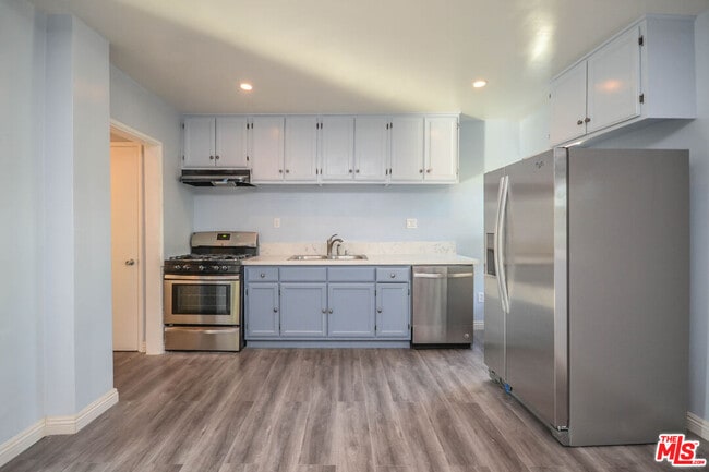 Building Photo - 1112 Ocean Park Blvd