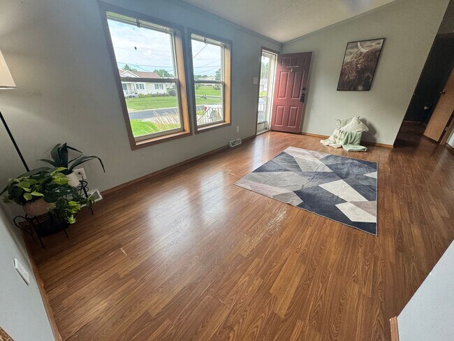 Foto del edificio - 215 Greenbush Dr