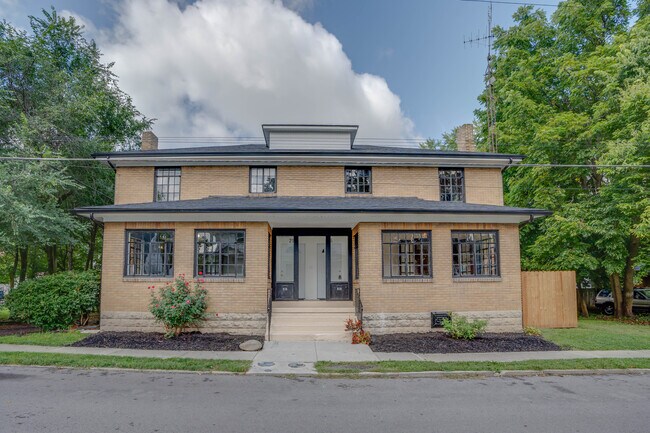 Building Photo - 216 S Park St
