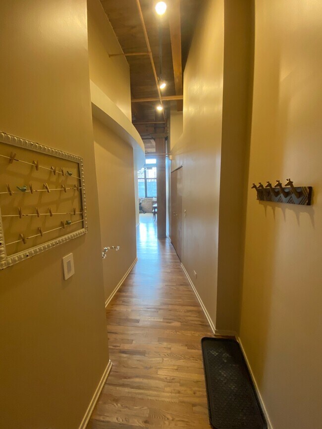Foto del edificio - 1751 N Western Ave