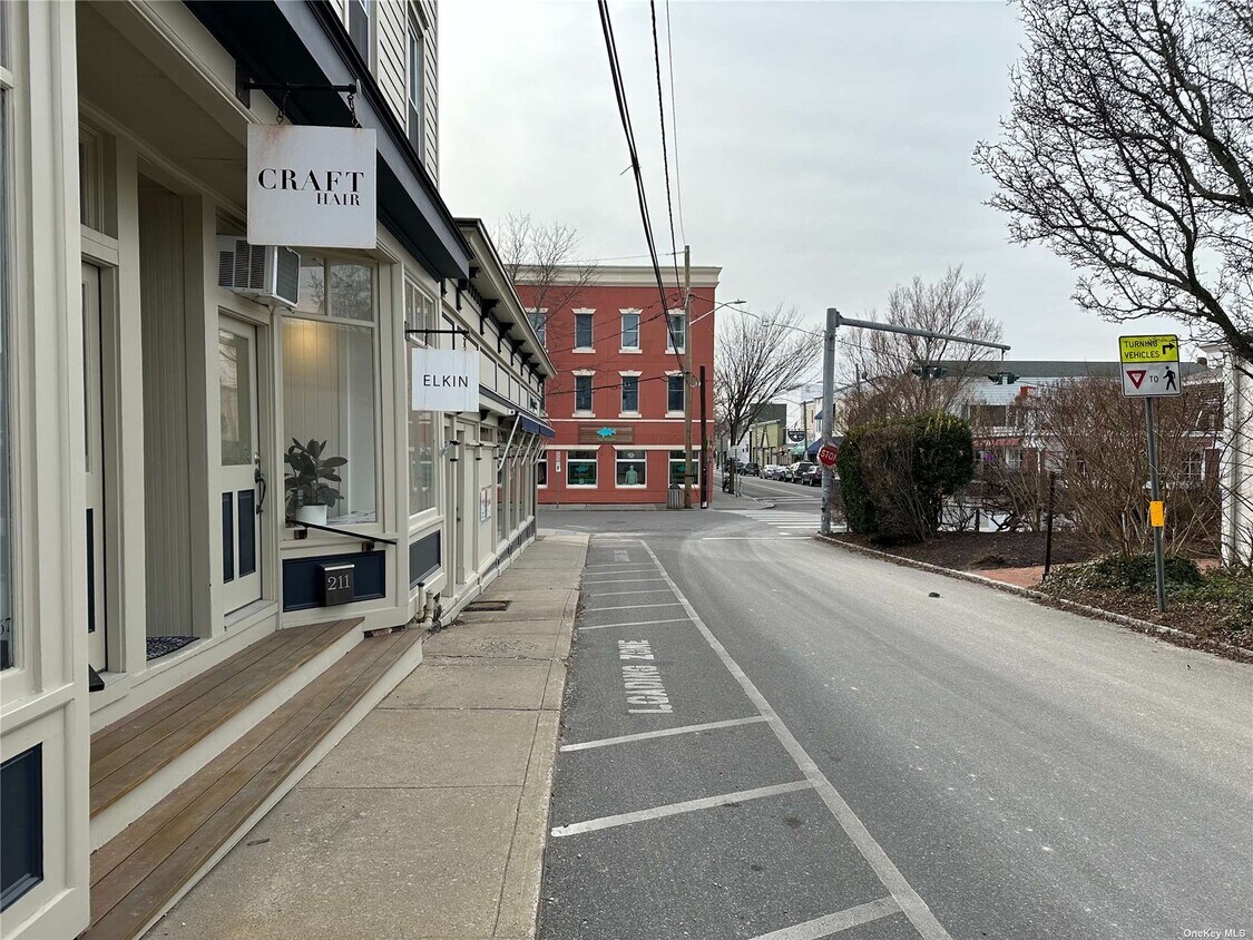 Foto principal - 213 E Front St
