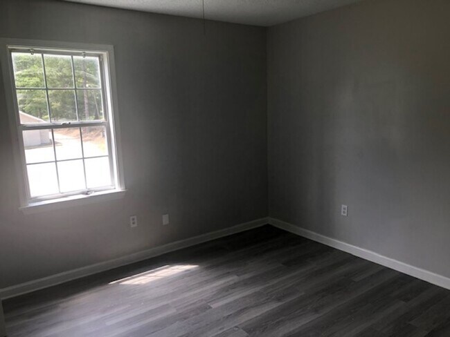 Building Photo - 468a Mobile St