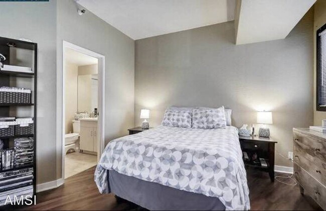 Foto del edificio - 1 br, 1 bath House - 6363 Christie Ave