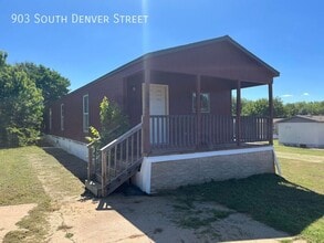 Building Photo - 903 S Denver St