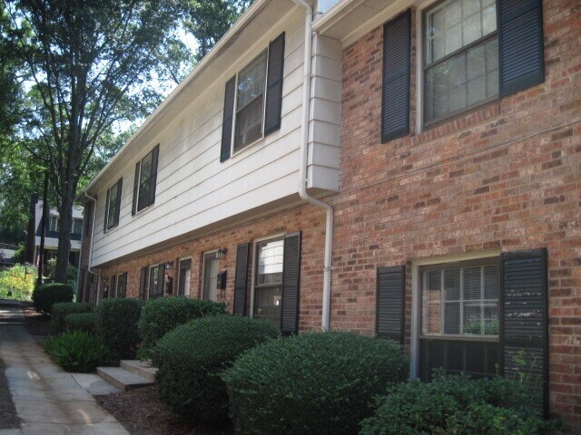 Primary Photo - 2330 Kenmore Ave