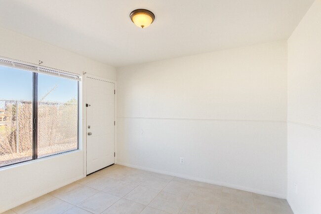Building Photo - 4147 Calle Barona