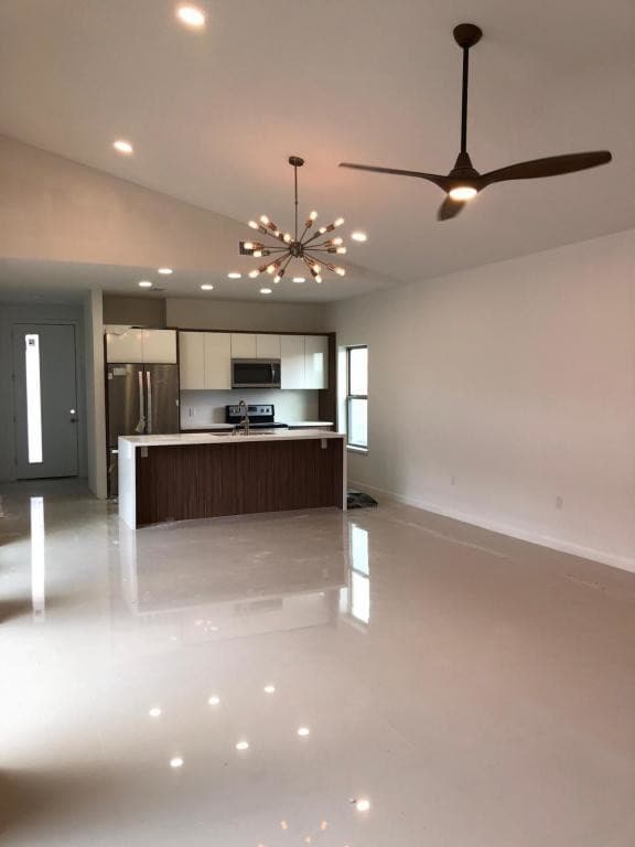 Building Photo - 606 Camelot Dr