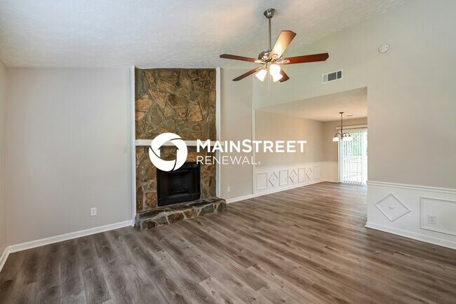 Foto del edificio - 4 Bedroom Pet-Friendly Home in STONE MOUNTAIN, GA with Main Street Renewal