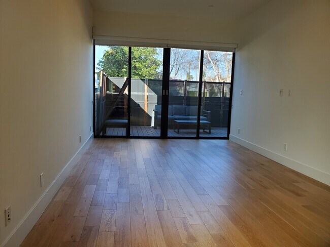 Abajo - 11374 Aqua Vista St