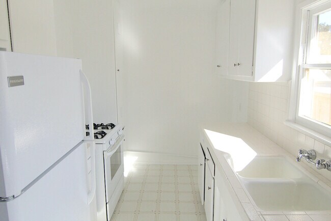Foto del edificio - 2470 Barry Ave