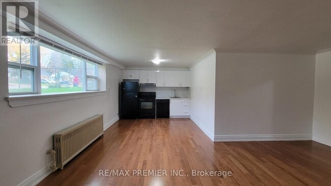 Building Photo - 92 Trethewey Dr