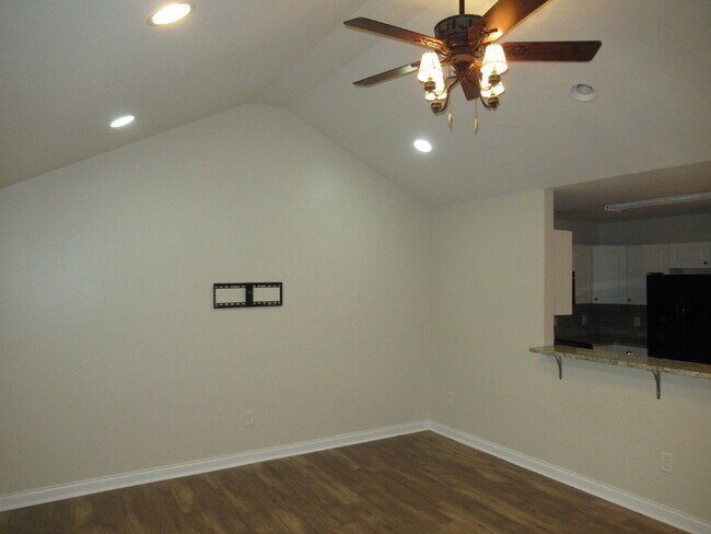 Building Photo - Duplex with Garage in Lincolnton!