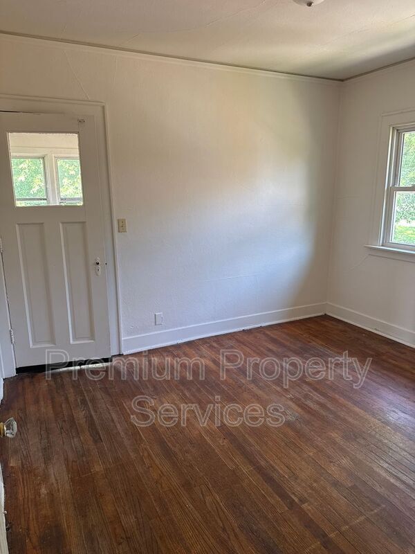 Building Photo - 907 14th St
