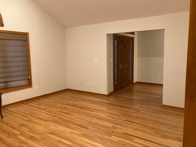 Building Photo - 2216 Carlow Dr
