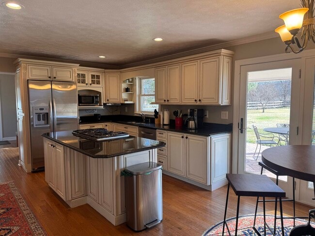 Foto del edificio - 4107 Captain Yancey Rd