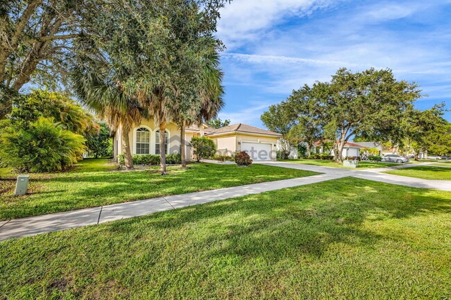 Building Photo - 10555 Paso Fino Dr