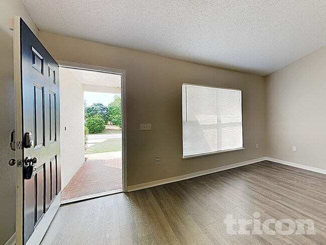 Foto del edificio - 6372 Gainsboro Ave