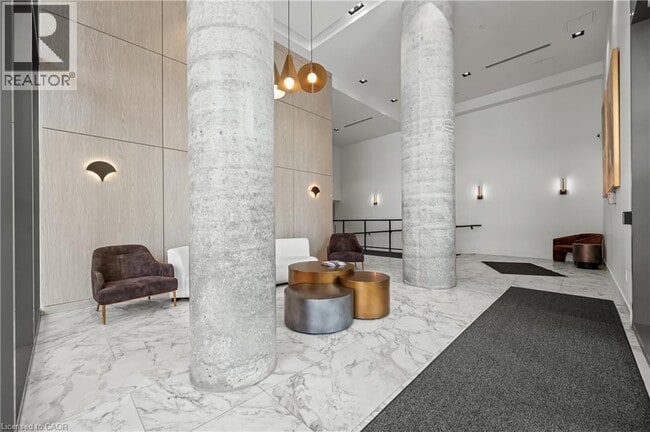 Photo du bâtiment - 15 Wellington St S