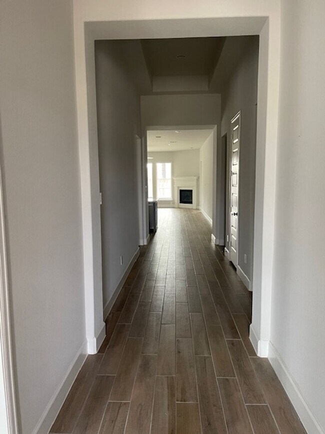 Foto del edificio - Like New Spacious Open Floorplan!!!