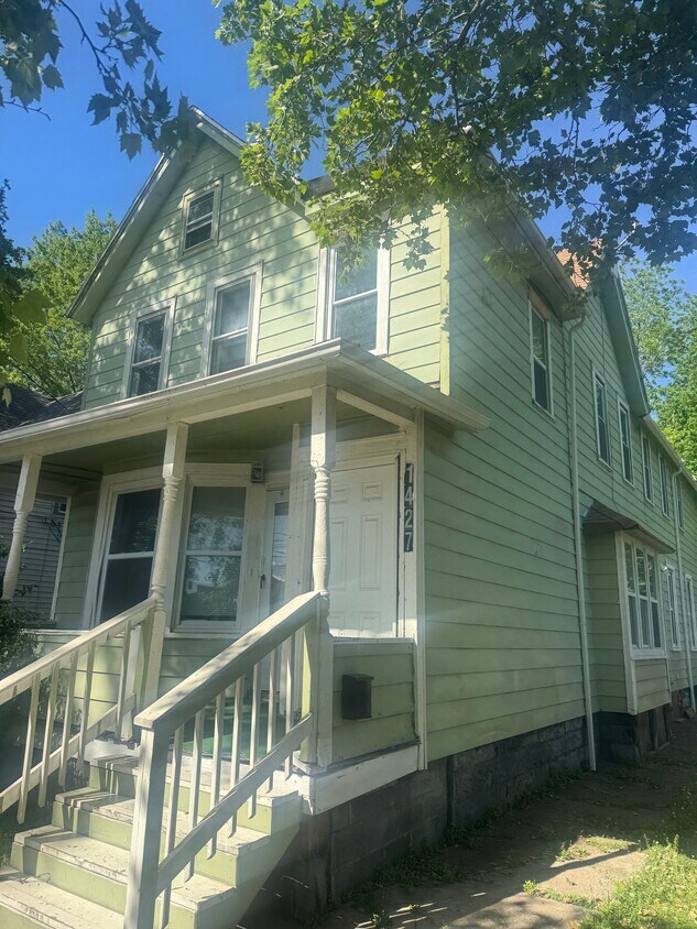 Building Photo - 1427 E 51st St