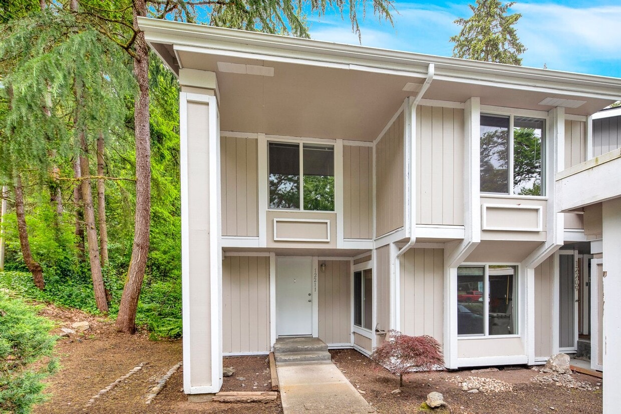 Foto principal - Spacious 4 Bed 2.5 Bath for Rent! OPEN HOU...