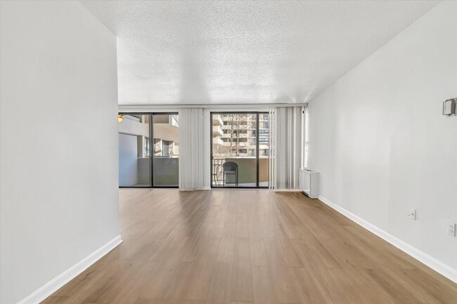 Foto del edificio - 4141 Henderson Rd