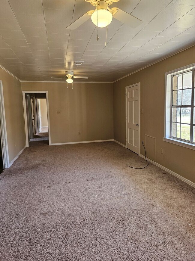 Building Photo - 8984 Westwood Dr