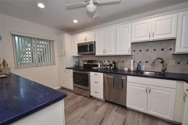 Foto del edificio - 1520 Pelican Point Dr