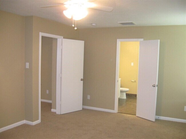 Building Photo - 15507 Liberty Bluff Dr