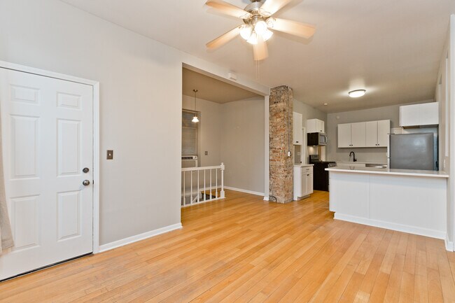 Foto del edificio - 2117 N Winchester Ave