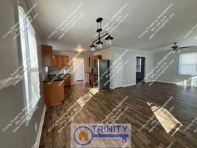 Foto del edificio - All utilities included with rent! Spacious...