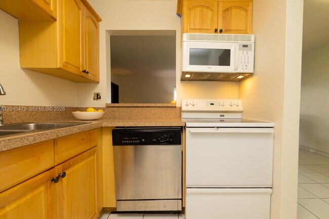 Foto del edificio - 10385 N Kendall Dr