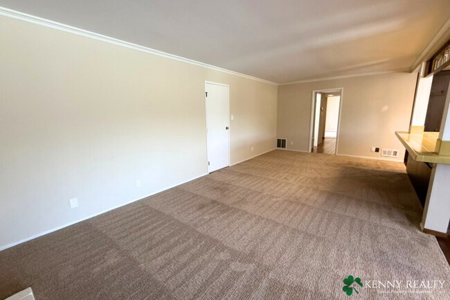 Building Photo - Large Updated 5 Bedroom Home in San Mateo ...