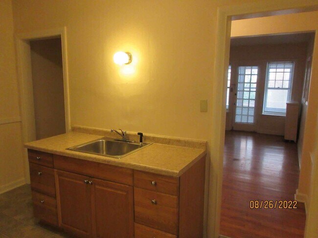Foto del edificio - Available September 2026 Large Remodeled 1 Bedroom Apartment with Free Heat!