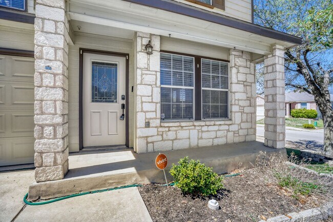 Foto del edificio - Charming & Spacious 4 Bedroom 2 and Half bath Home with Open Living, Modern Updates, and Private ...