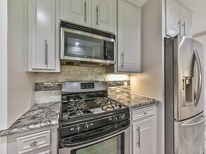 Building Photo - 8610 Bob White Dr