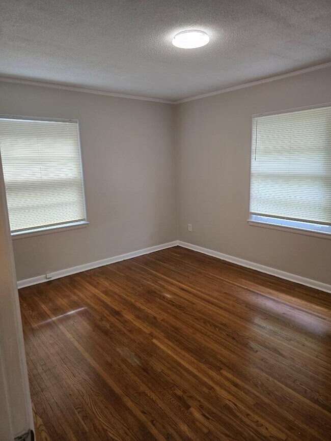 Foto del edificio - 4882 Amboy Rd