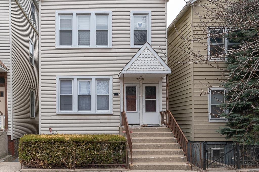 Primary Photo - 2661 N Marshfield Ave