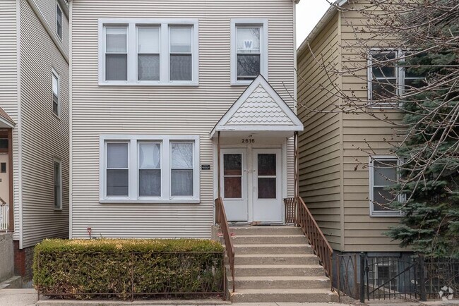 Building Photo - 2661 N Marshfield Ave