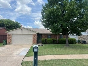 Building Photo - 6925 Glenhurst Dr
