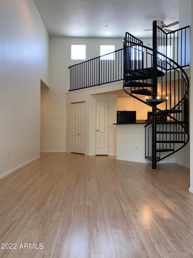 Primary Photo - 1701 E Colter St