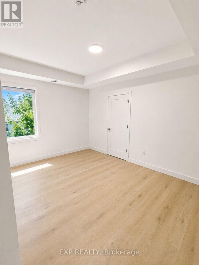 Photo du bâtiment - 1267 Summerville Ave