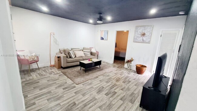 Foto del edificio - 88 NE 68th Terrace