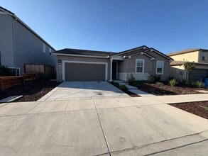 Building Photo - 1831 Lilac Ct