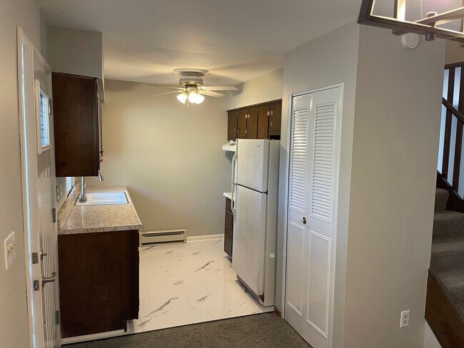 Building Photo - Cozy 2 BR / 1 Bath Townhome in Turtle Creek