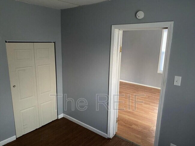 Building Photo - 813 S Mason St