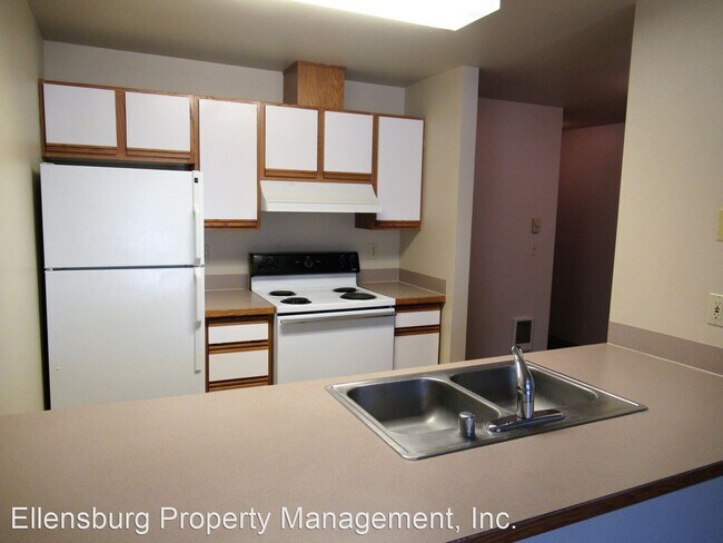 Building Photo - 2 br, 1 bath Apartment - 900 E Juniper Ave
