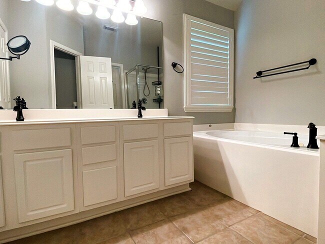 Foto del edificio - 4113 Cleburne Dr