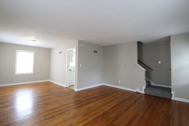 Building Photo - 2 Bedroom 1 Bath Duplex In The Waldo Area