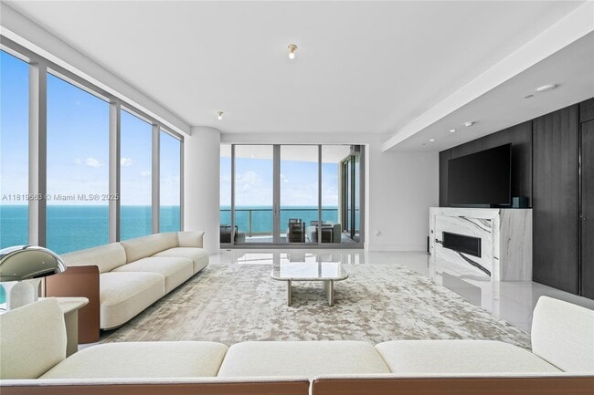 Foto del edificio - 17975 Collins Ave